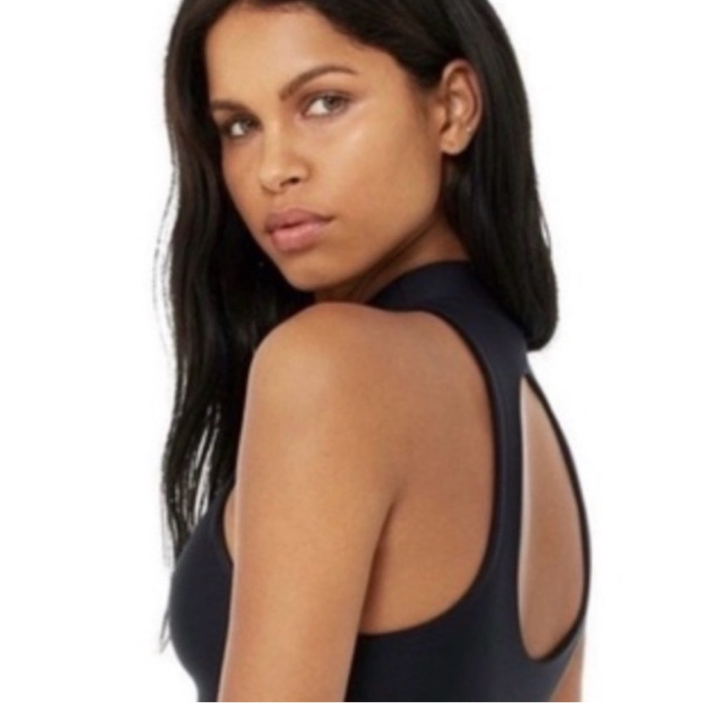 ALO Airlift Fuse Bra Crop Top Black - Picture 2 of 5